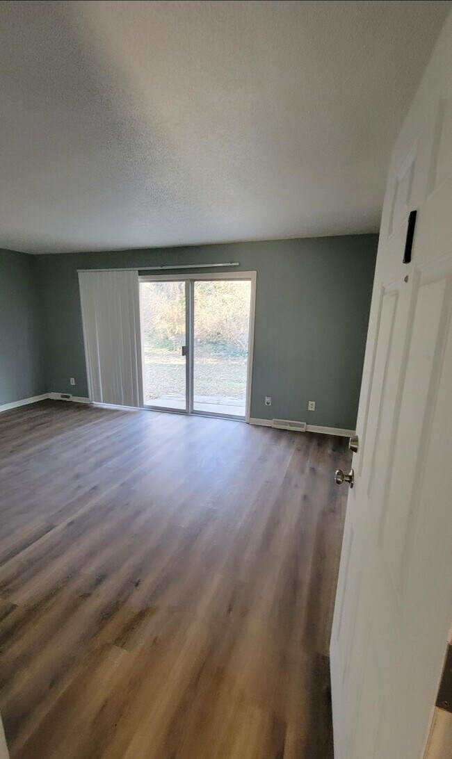 Living Room - 8721 Countryshire Ln