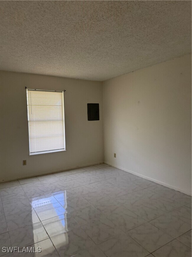 Building Photo - 46 Desert Candle Cir