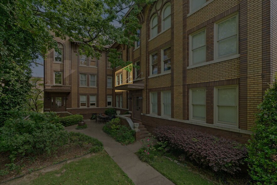 Building Photo - 2242 Arlington Ave S