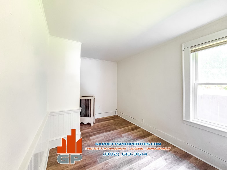 Building Photo - 16 Short St