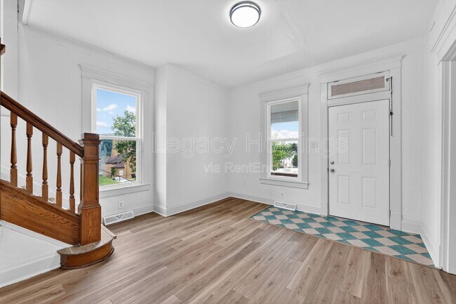 Building Photo - 1527 Farland Ave