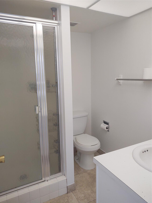 Building Photo - 9 Royal Palm Way