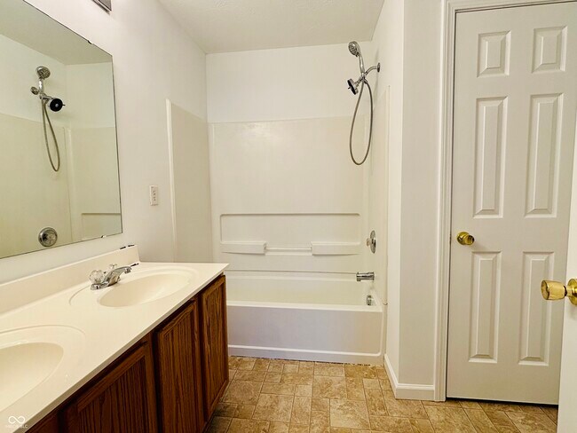 Building Photo - 12655 Braddock Ln