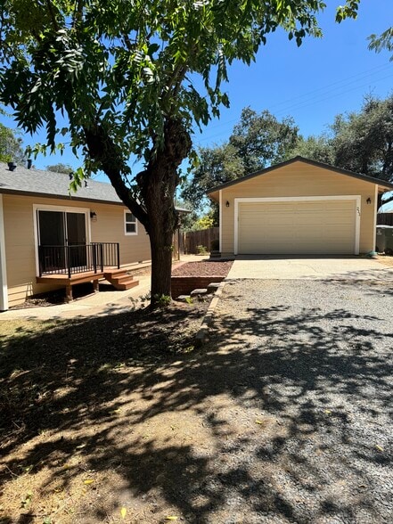 Building Photo - 211 Mulberry Ln