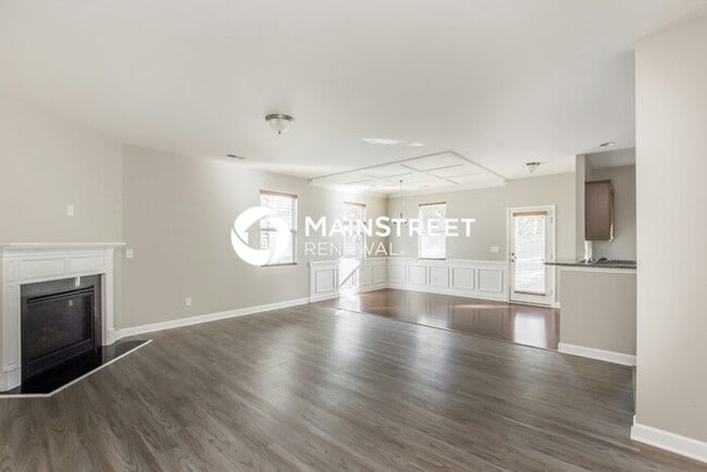 Building Photo - 3 Bedroom Pet-Friendly Home in Charlotte, NC with Main Street Renewal