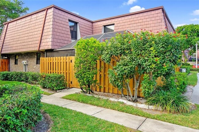 Primary Photo - 7801 Courtyard Run W