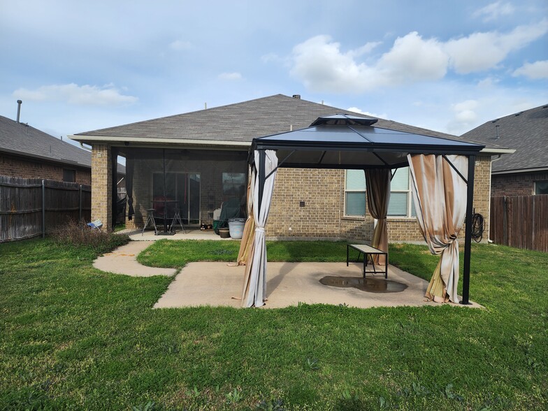 Building Photo - 5813 Paluxy Sands Trl