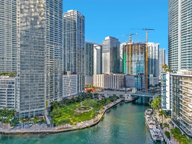 Building Photo - 475 Brickell Ave