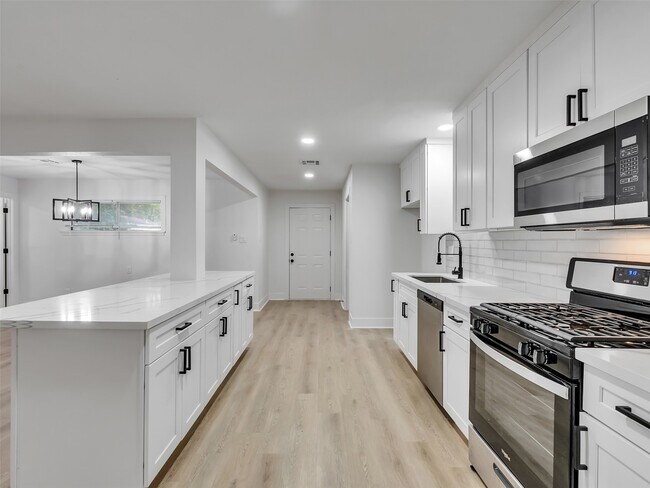 Building Photo - 6026 Diamond Ct