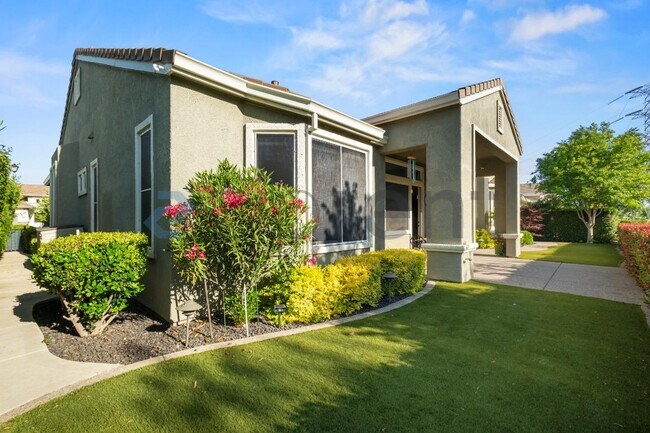 Building Photo - 316 Burr Knot Way