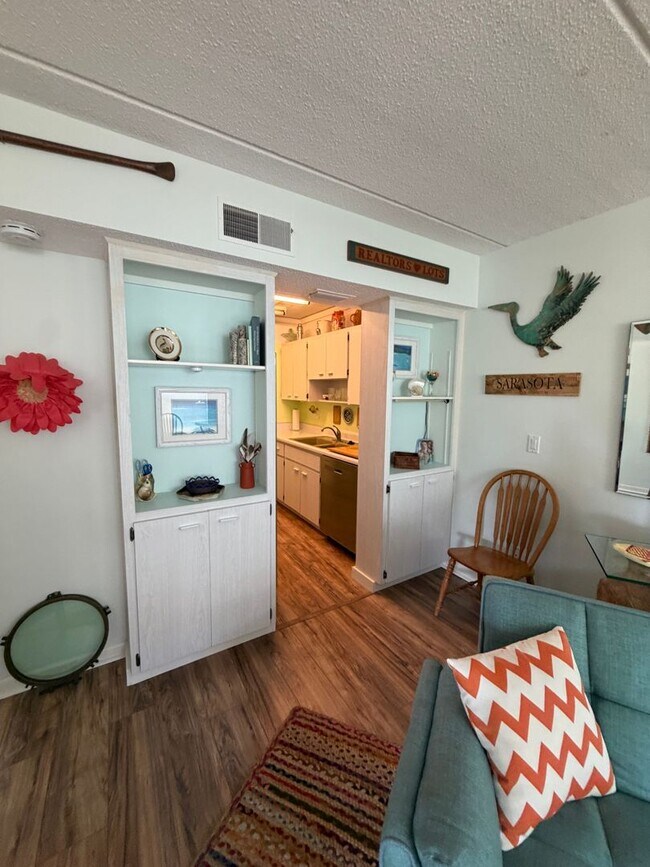 Building Photo - 3802 Gulf of Mexico Dr