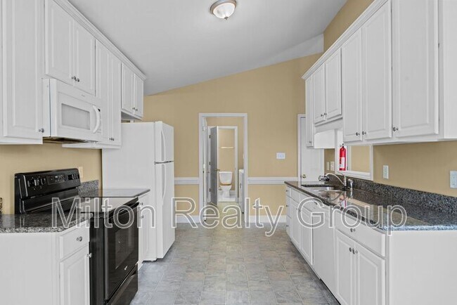 Building Photo - 173 Ariel St