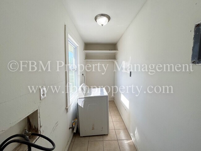 Building Photo - 4205 W Park Row Blvd