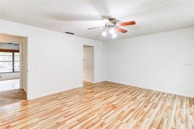 Building Photo - 16107 Country Crossing Dr