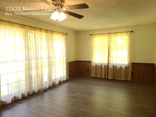 Building Photo - 12421 Marsh Field Dr