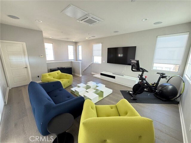 Building Photo - 101 Interval