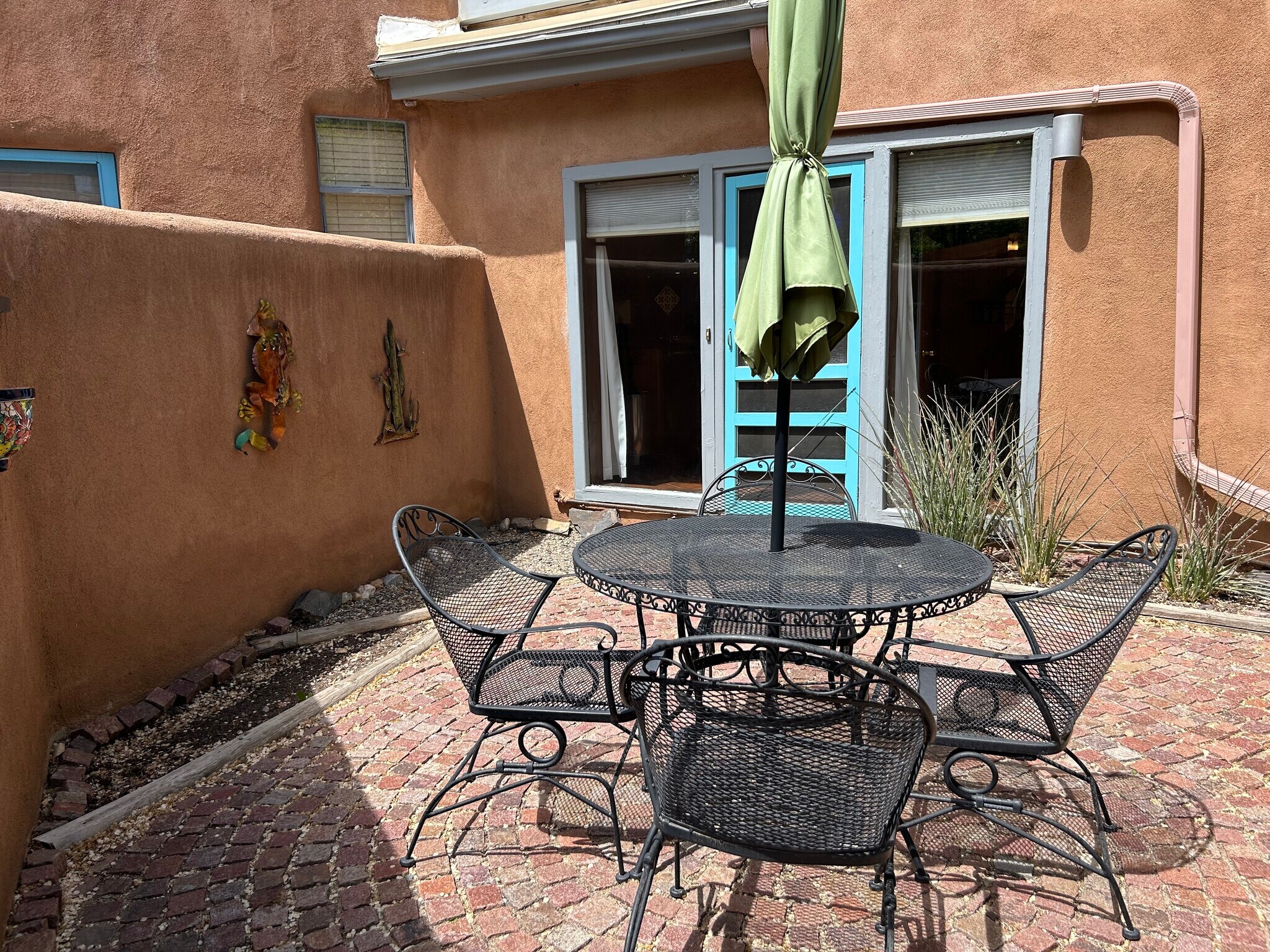 downstairs outdoor space - 307 Valverde St