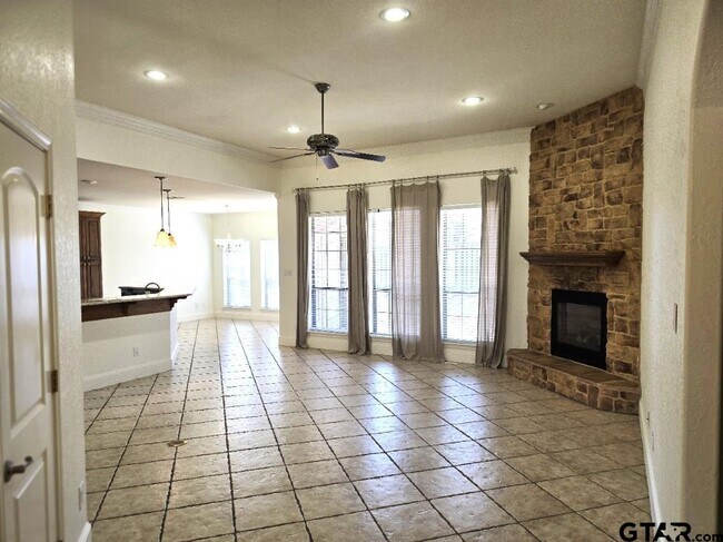 Building Photo - 5603 Thomas Nelson Dr