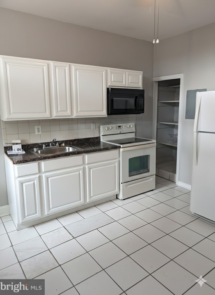 Building Photo - 1711 Gwynns Falls Pky