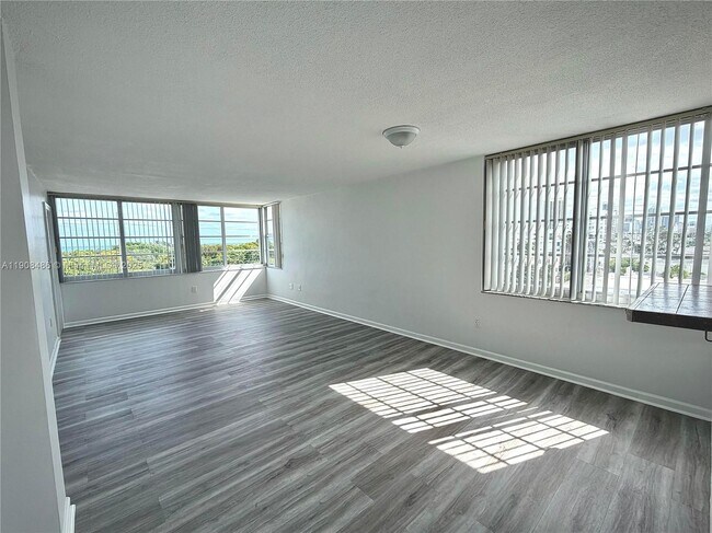 Building Photo - 8000 Harding Ave