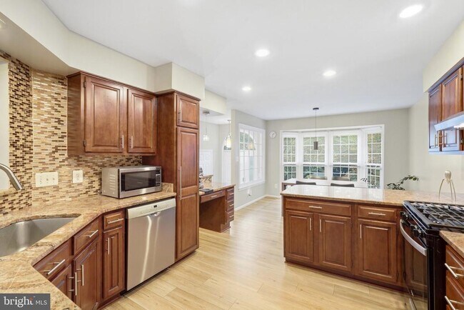 Building Photo - 3968 Clares Ct