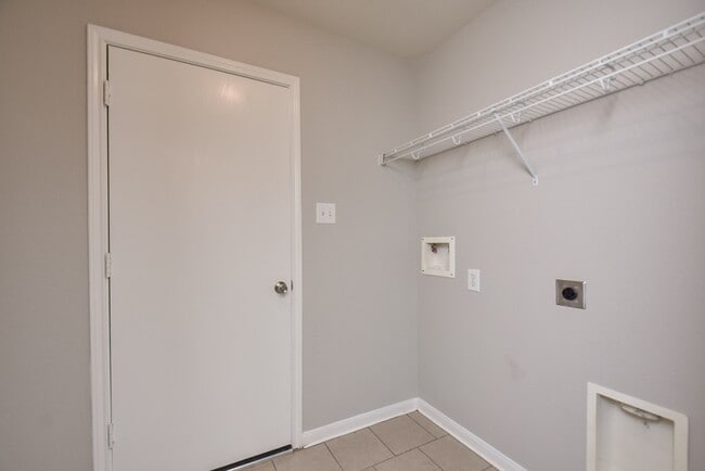 Building Photo - 15327 Mission Oak Dr