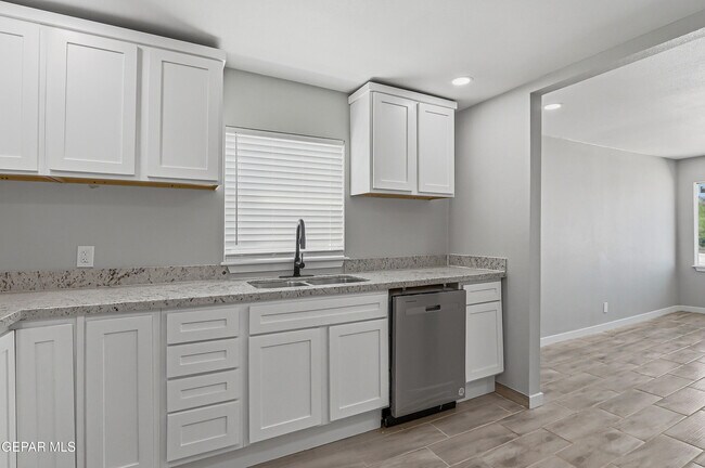 Building Photo - 10752 Mellward Rd