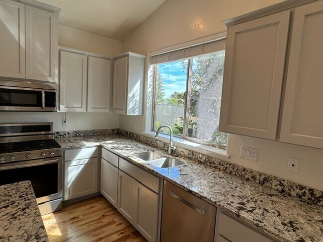 Building Photo - 2435 Bridgewater Way
