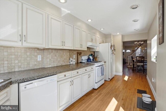 Building Photo - 214 Ripka St