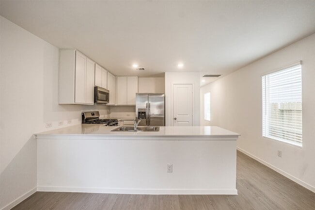 Building Photo - 919 Pertuso Ln