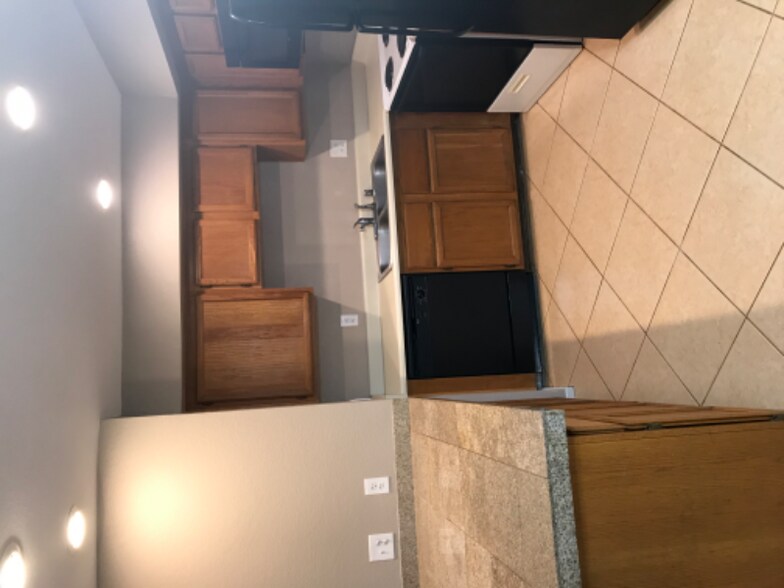 Building Photo - 7941 Decker Canyon Dr