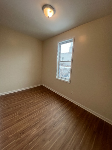 Building Photo - 260 N 7th St