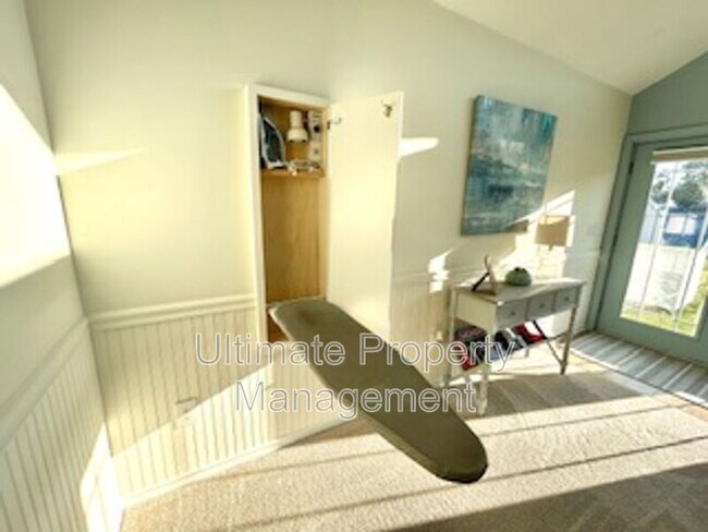 Building Photo - 2447 Frink Lake Dr