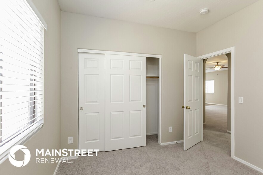 Building Photo - 1016 W Lydia Ln