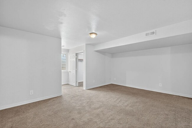 Building Photo - Impressive 5 bed/3 bath twin home in Chubbuck with just under 3000 square feet.