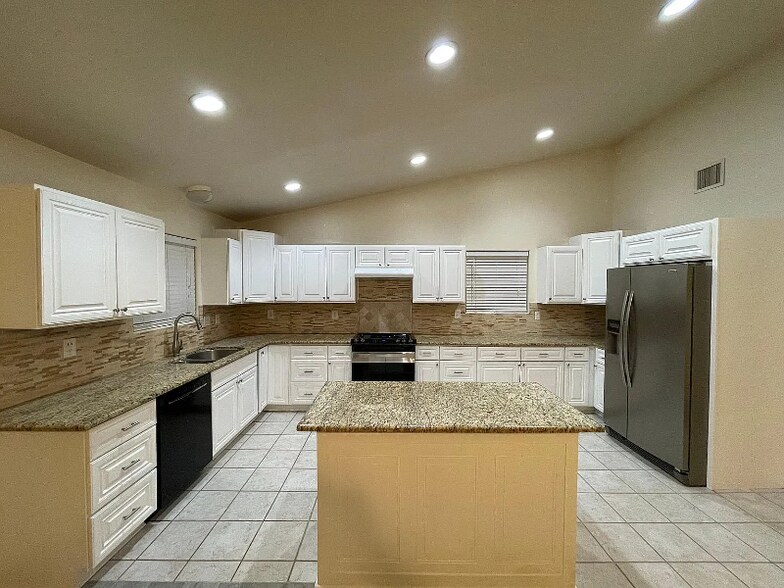 Building Photo - 8019 S Muddy Creek Dr