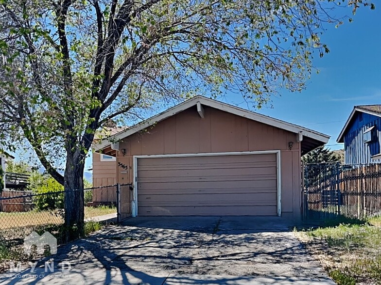 Primary Photo - 3565 Buckhorn Way