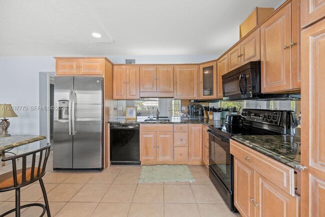 Building Photo - 23 Royal Palm Pl