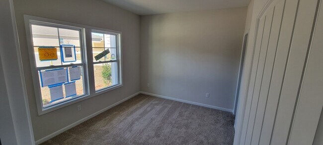Building Photo - Brand new 5 bed room home in Chapin