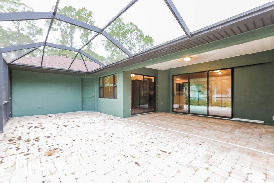 Building Photo - 2267 Kamsler Ave
