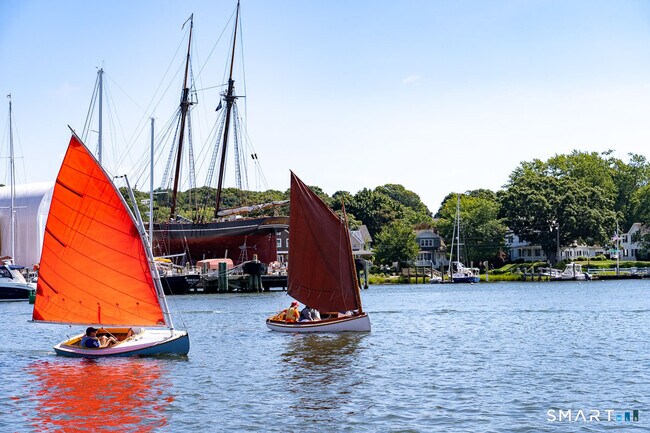 Building Photo - 6 School St