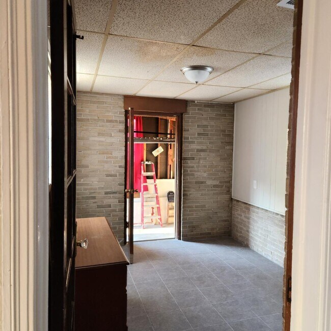 Building Photo - 7927 Reid Ave