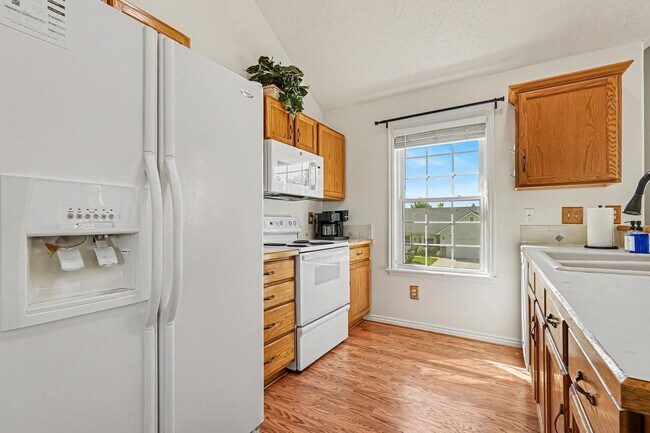 Building Photo - 7400 Newbrook Dr