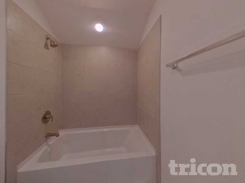 Building Photo - 45 Mayhaw Pt