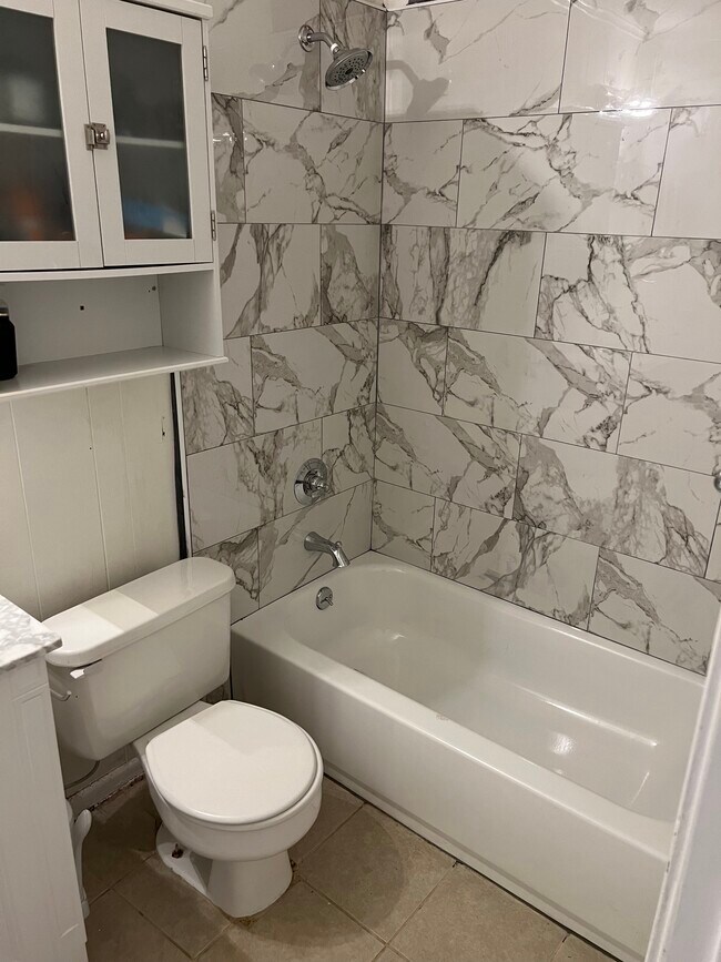 Bedroom 3 bathroom - 1713 Burney Branch Dr