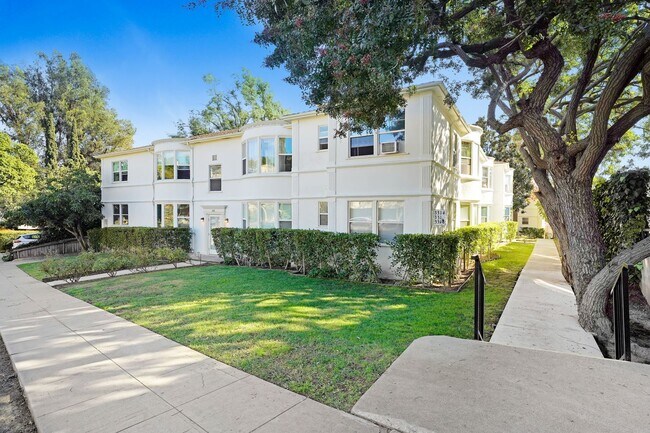 Building Photo - Newly updated 2-Bedroom 1-Bath Residence in the Heart of Los Feliz