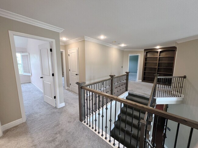 Building Photo - SEE IT NOW: Luxury 5-Bed Home in Wilshire ...
