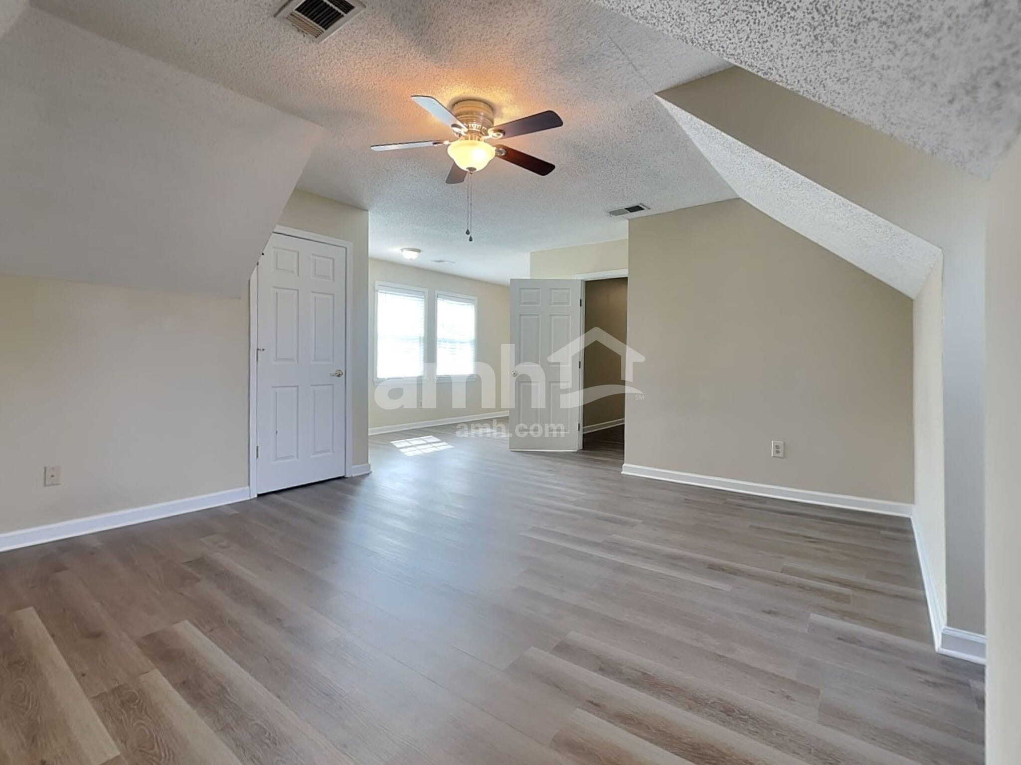 Building Photo - 7986 Oak Pebble Cv