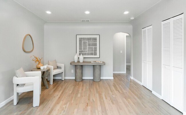 Building Photo - SLOAN'S LAKE: 2-BEDROOM 1 BATH WITH HIGH-END FINISHES