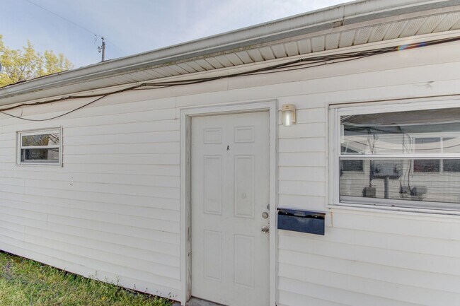 Building Photo - 1443 W 40th St